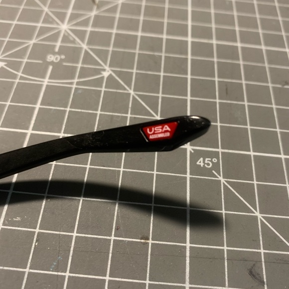 Men’s Oakley sunglasses - Picture 9 of 9